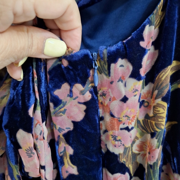 Lulu´s Whimsygoth Romantic Stunner Floral Burnout Velvet Lace-Up Dress - Picture 14 of 16